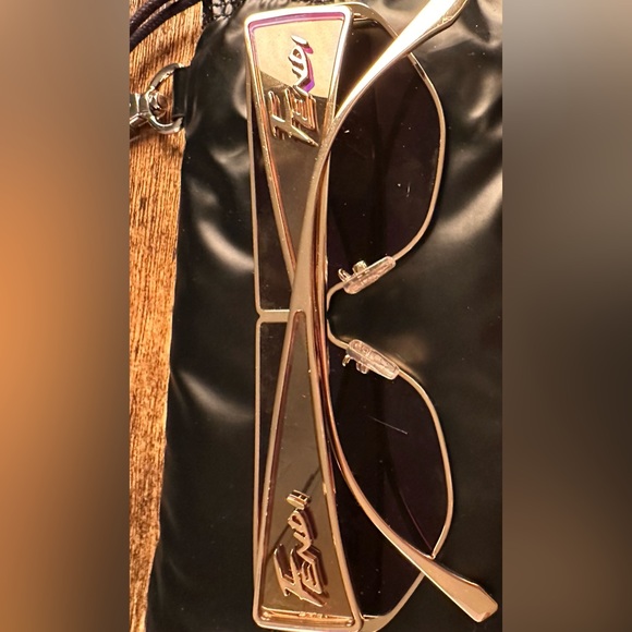 Authenticated Gold metal FENDI SUNGLASSES UNISEX. - Picture 2 of 7